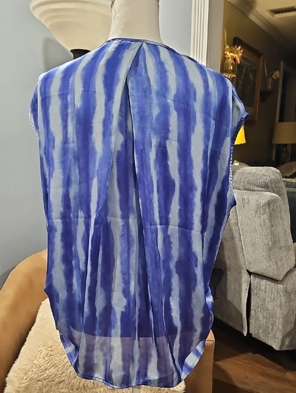 Kenneth Cole Satin Blue Tie Dye Stripe Cap Sleeves V-Neck Blouse Top Shirt M